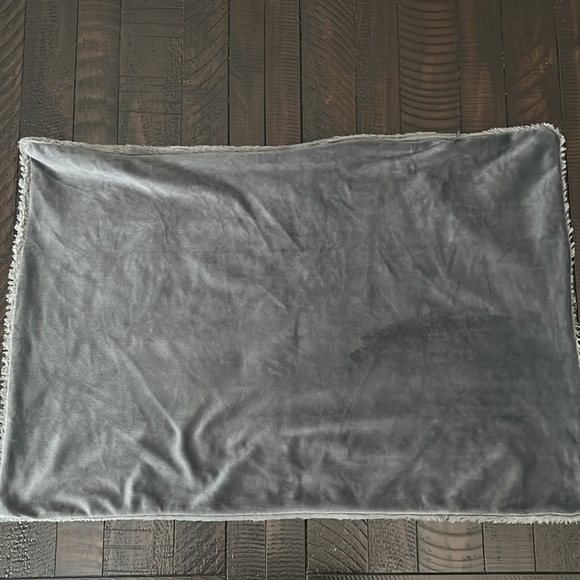 Light Grey Standard Pillowcase & Closet Hooks Bundle - Picture 5 of 7